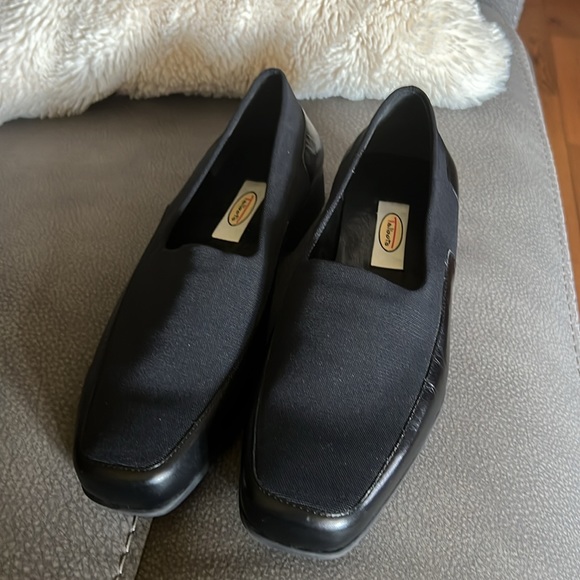 Talbots Waldo slip on shoes textile and leather flats NWOT - Picture 2 of 5